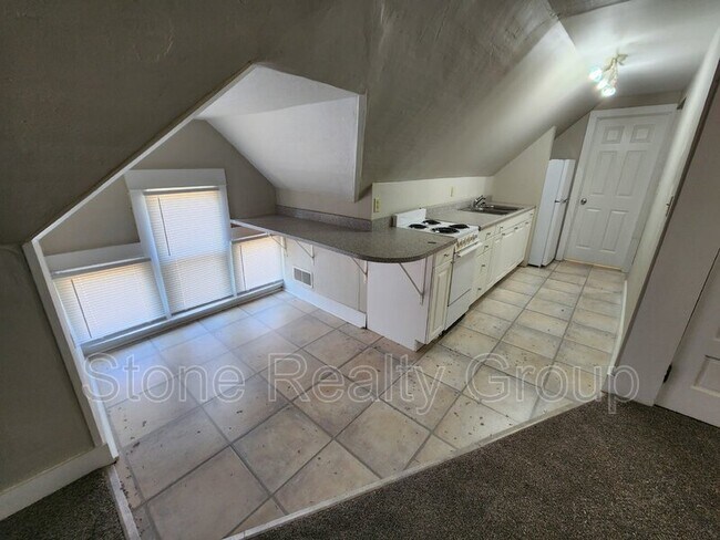 Foto del edificio - 22 Blakely Ave