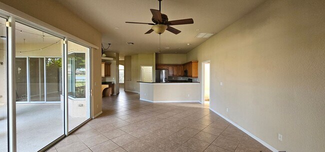 Foto del edificio - 4 Bedroom, 3 Bath Lakefront Home with 3-Car Garage in Stoneybrook at Gateway