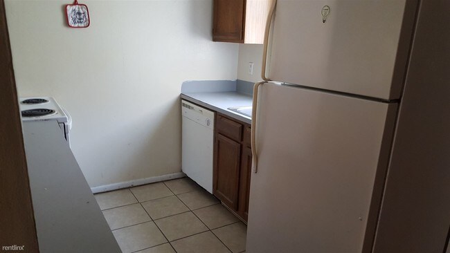 Building Photo - 1 br, 1 bath  - 206 Belfast St Apt. B