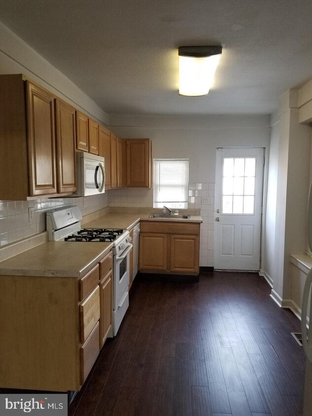 Primary Photo - 253 3rd St