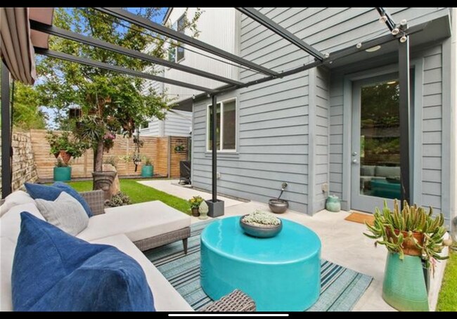 Foto del edificio - 705 N Bluff Dr