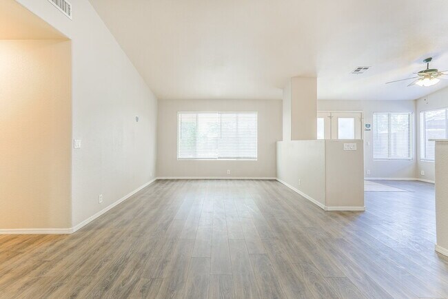Building Photo - 1623 E Oakland St