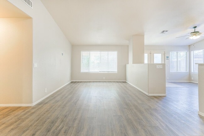 Foto del edificio - 1623 E Oakland St
