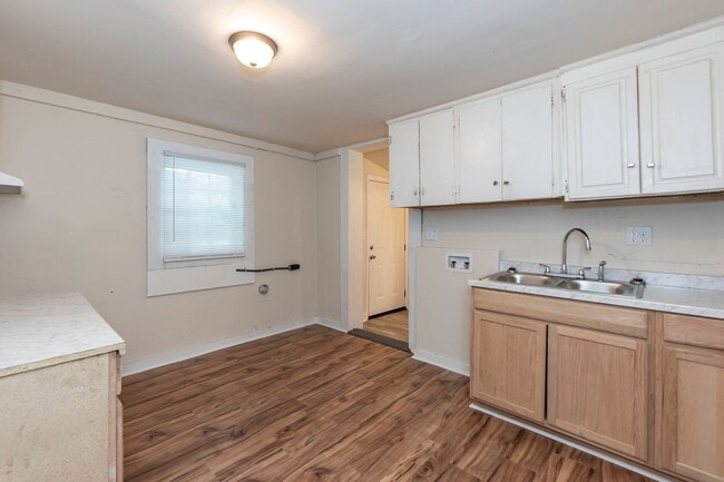 Building Photo - Edgerton Duplex 2