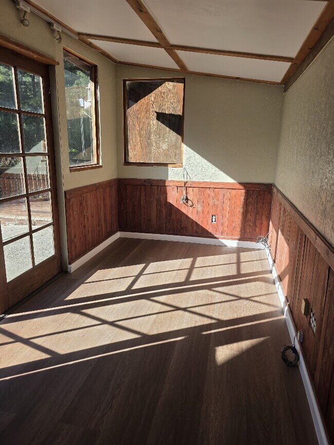 Building Photo - OPEN HOUSE Sat. 6/27 from 2-3PM and Sun. 12-1PM Breathtaking Home offers flexible living with bon...