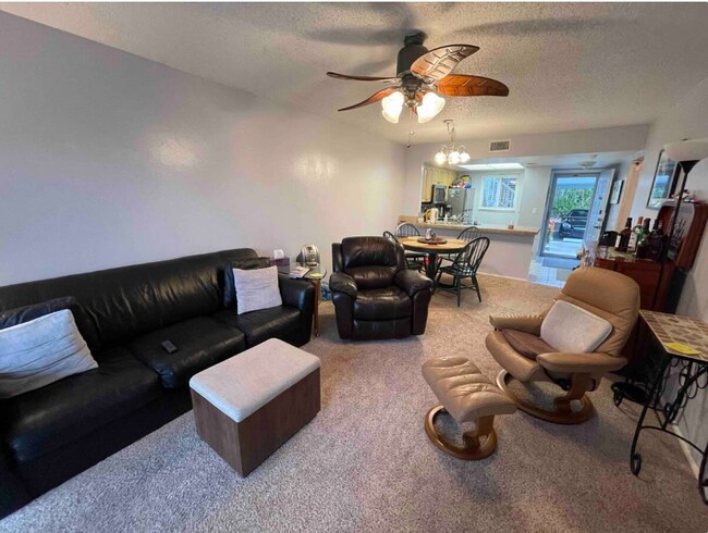 Foto del edificio - 8200 Summerlin Village Cir