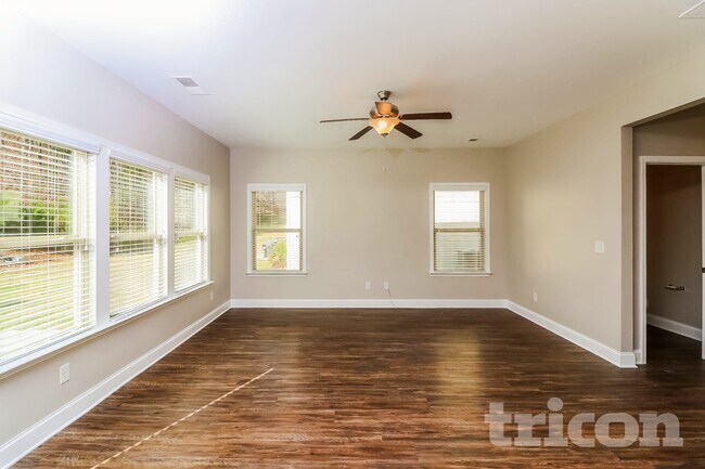 Building Photo - 309 Oxbow St