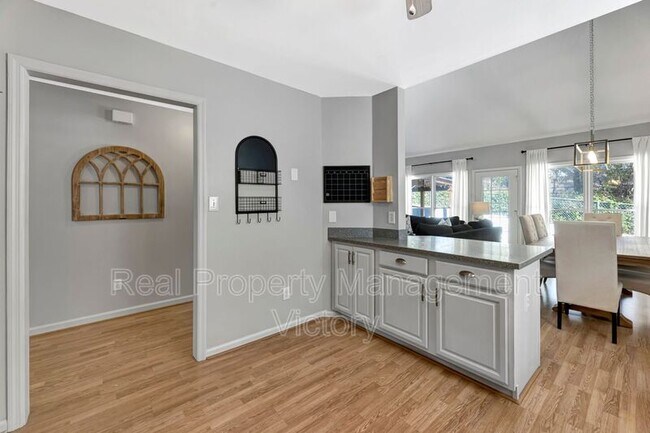 Foto del edificio - 3717 Stone Ridge Terrace