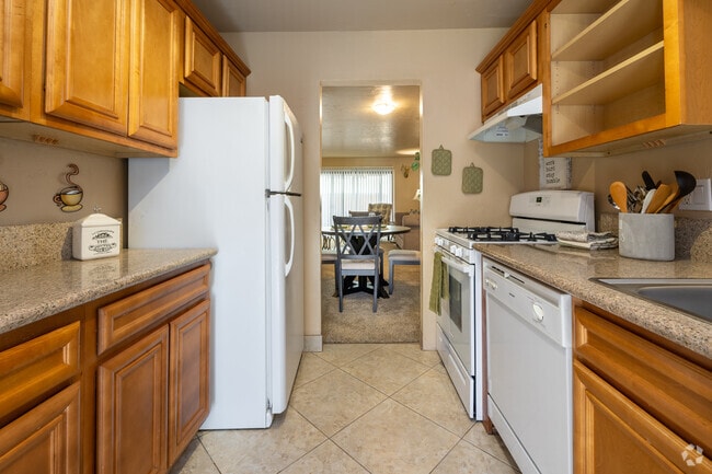 2BR, 1BA - 760SF - Kitchen - Pebble Creek Apartments