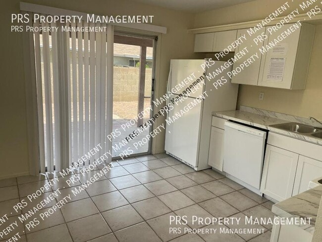 Building Photo - 1532 E El Parque Dr