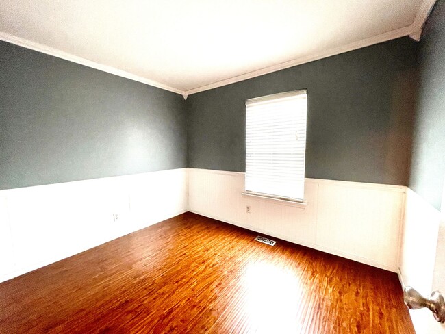 Building Photo - Beautiful 3-bedroom, 2.5-bathroom home