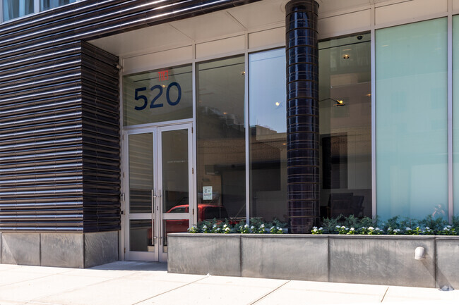 Foto del edificio - 520 W 19th St