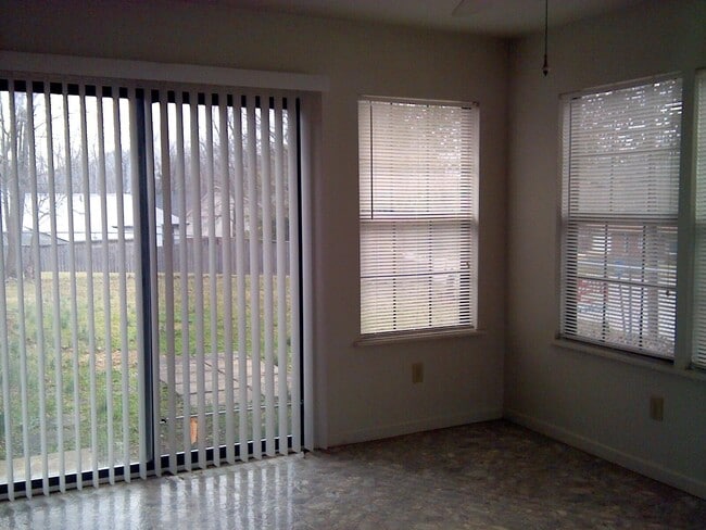 Building Photo - 3201 Foxchase Ct