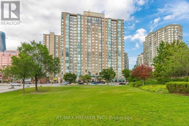 Photo du bâtiment - 285-1285 Enfield Pl