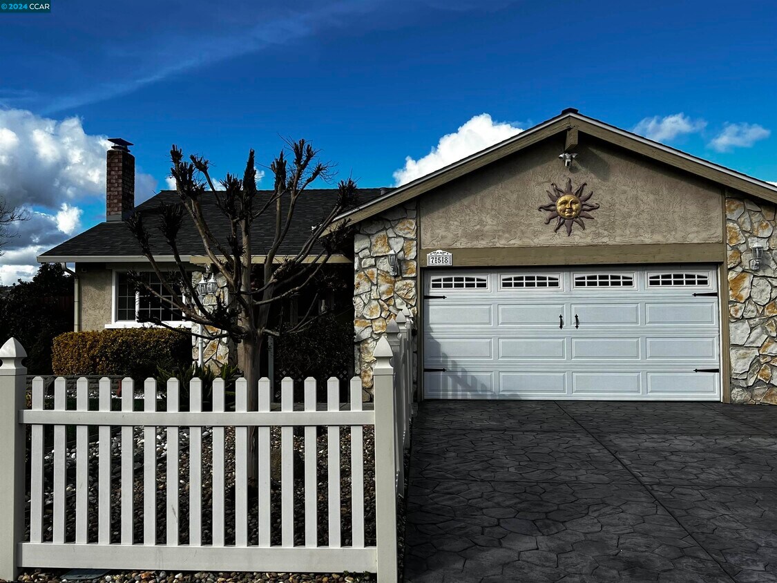 Primary Photo - 758 Sequoia Dr