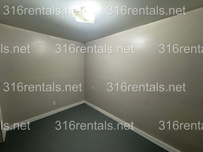 Building Photo - 1201 Hoch