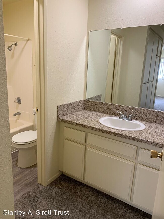 Building Photo - 1 br, 1 bath Apartment - 10444 Virginia Av...