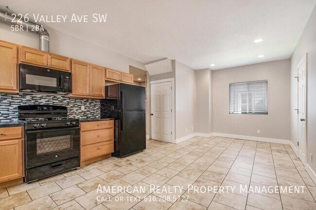 Foto del edificio - 226 Valley Ave SW