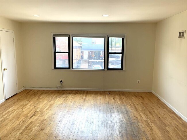 Building Photo - 25 Skillman Ave