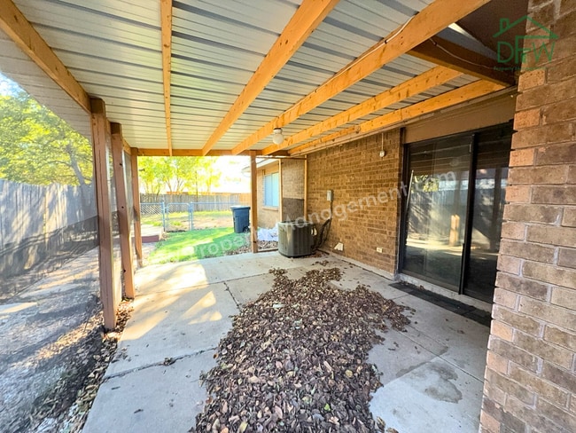 Building Photo - Cozy 3-Bedroom Home with Fireplace, Covered Patio & Large Fenced Backyard for Lease