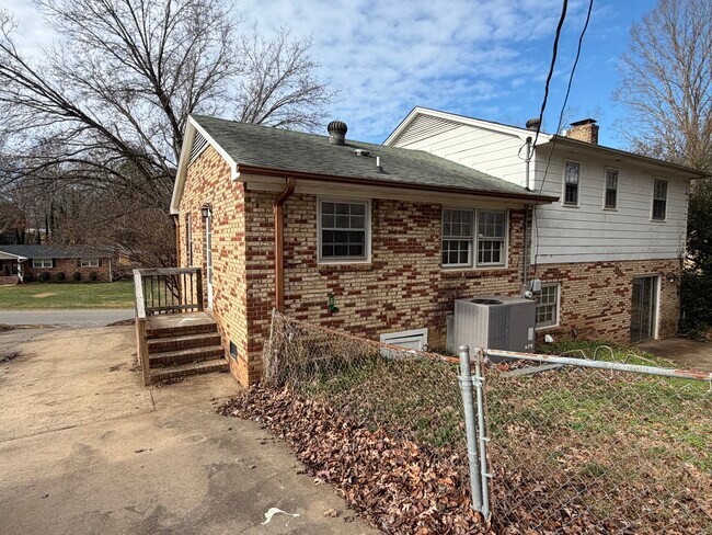 Foto del edificio - 308 Donna Ave