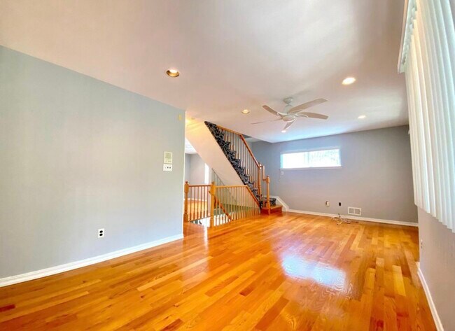 Building Photo - 18 Hemlock Ln