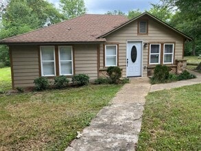 Building Photo - 3115 Parkwood Rd