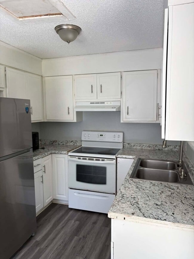 Building Photo - 1205 Bethune St