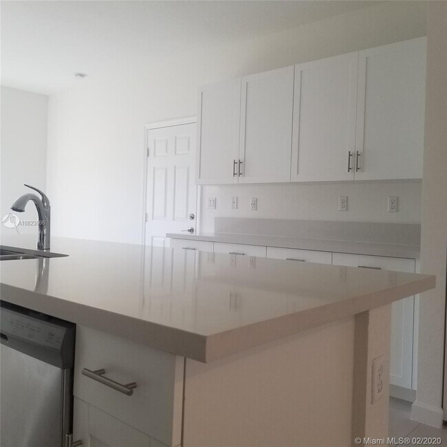 Building Photo - 1530 SW 29th St