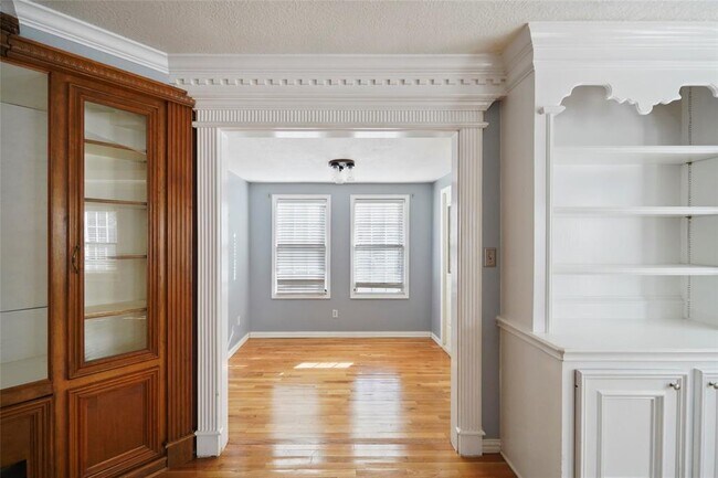 Building Photo - 7511 Buena Vista St