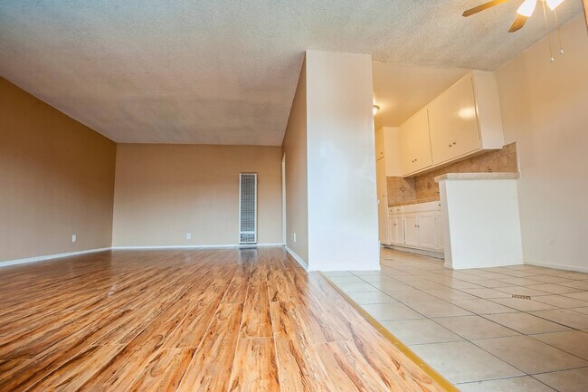 Foto del edificio - 8145 Langdon Ave