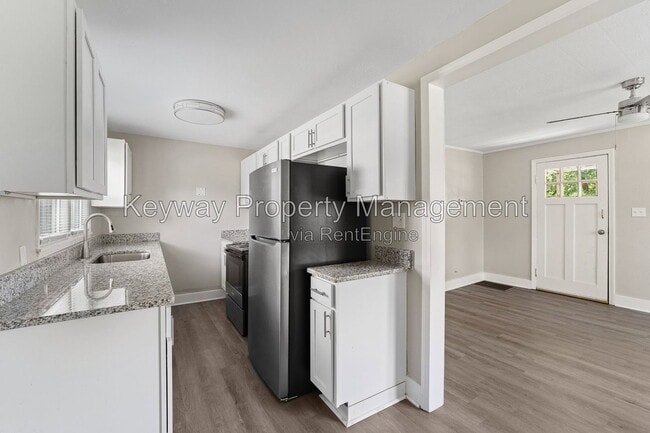 Building Photo - 304 Crystal Lake Dr