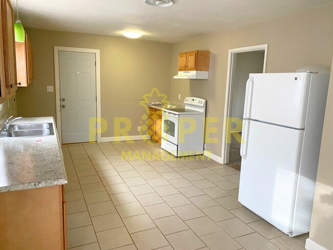 Foto del edificio - 3 bedroom, one bathroom ranch