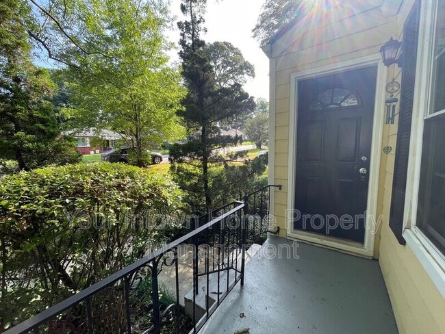 Photo - 452 Deckner Ave SW House