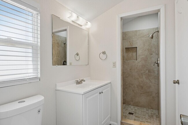 Foto del edificio - 2423 E Maryland Dr