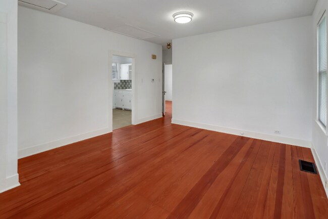 Foto del edificio - 1708 W Common St
