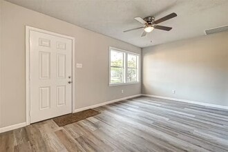 Building Photo - 515 Bluebonnet Dr