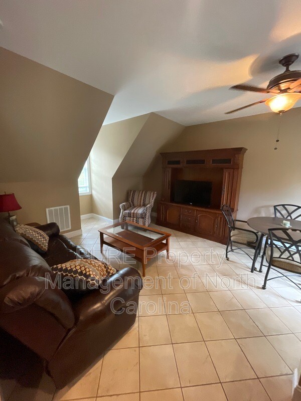 Foto del edificio - 3024 Abington Ln