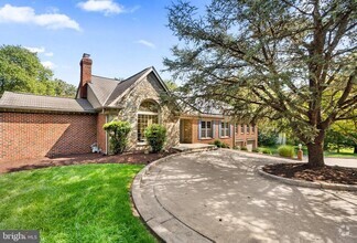 210 Quaint Acres Dr