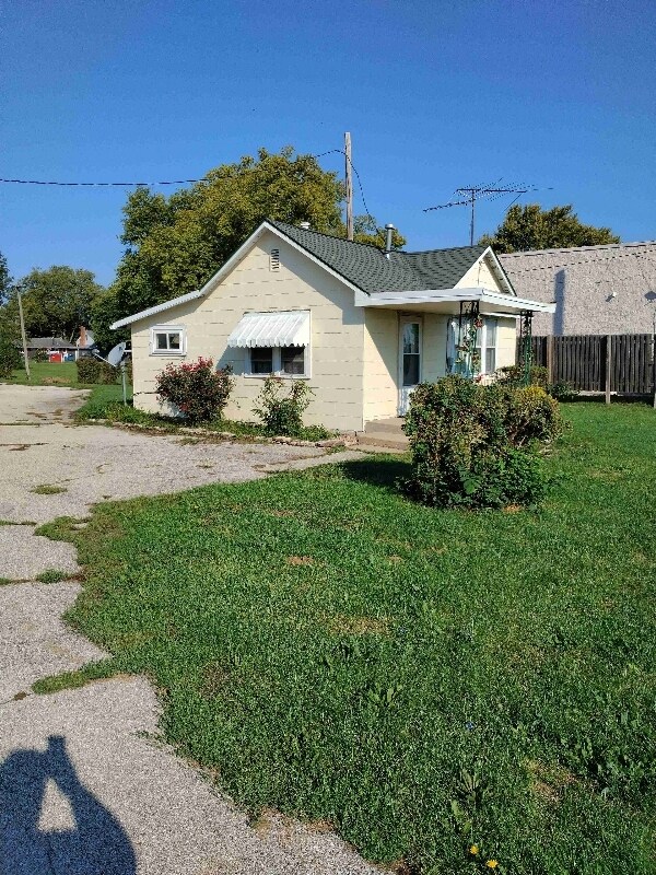 609 East St, Mazon, IL 60444
