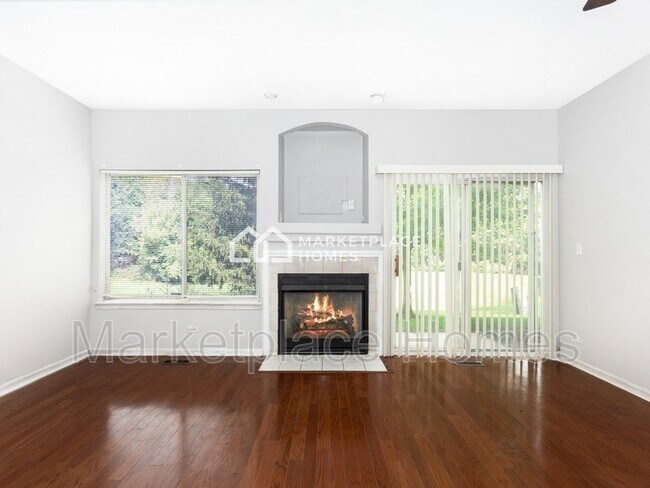 Building Photo - 1055 Woodview Ct