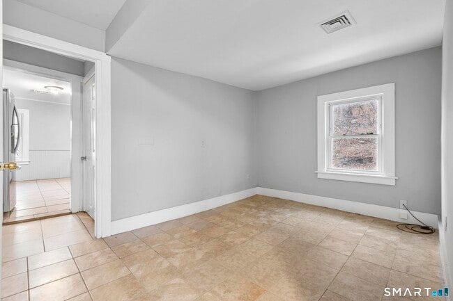 Foto del edificio - 19 Woodbridge Ave