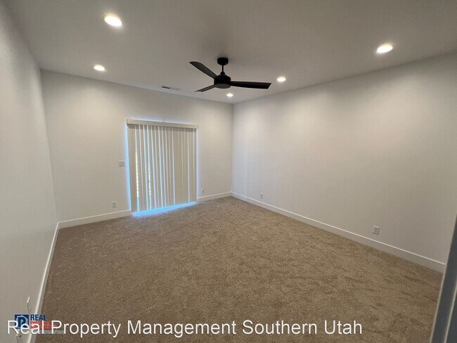 Building Photo - 3 br, 2.5 bath House - 876 E Desert Cactus Dr