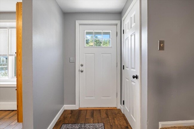 Building Photo - 5 Aspen Ln