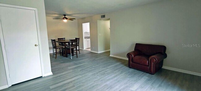 Foto del edificio - 6519 W Newberry Rd