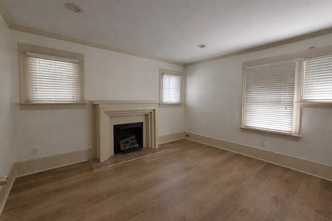 Building Photo - 1613 King St