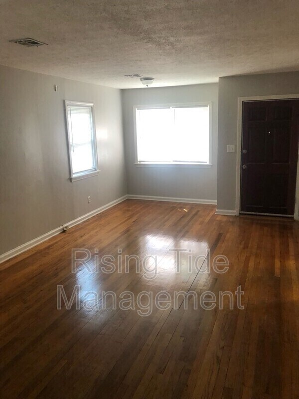 Foto del edificio - 2131 E 2nd St