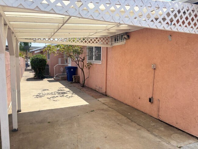 Foto del edificio - 2 bedrooms duplex in Chula Vista