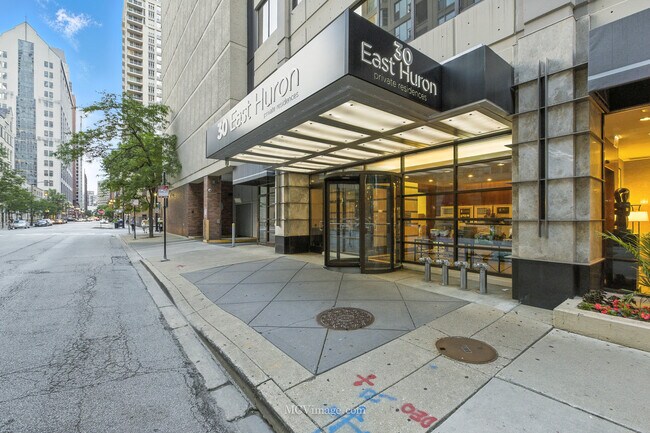 Foto del edificio - 30 E Huron St