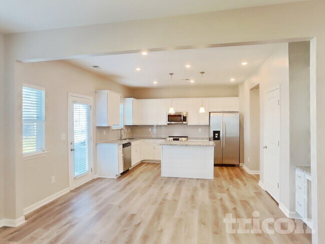 Foto del edificio - 3726 Pelham Wood Dr